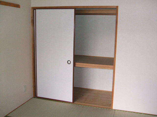 グリーンビル旗崎【キャッシュバック対象物件】の和室|ゆったりとくつろげる和室です
