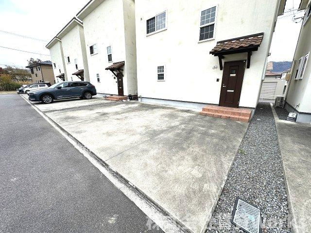 ル・クレール南田宮Ｂの駐車場|駐車場に車を止められます