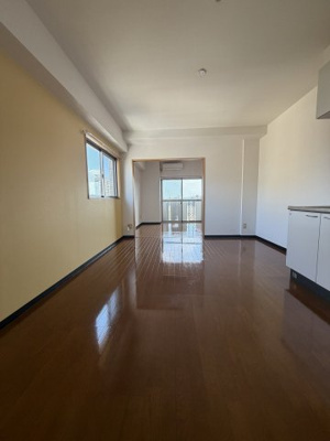 【居間・リビング】 | クレアヒルズ浅生 | ◆不動産すまラボの新プラン◆入居時の費用負担0円で入居可能！カード作成不要・簡単5分の審査です♪お気軽にお尋ねください♪