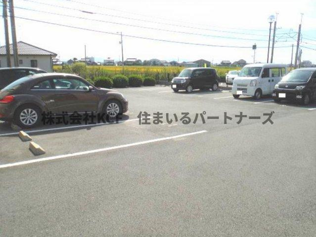 ブランシュールの駐車場