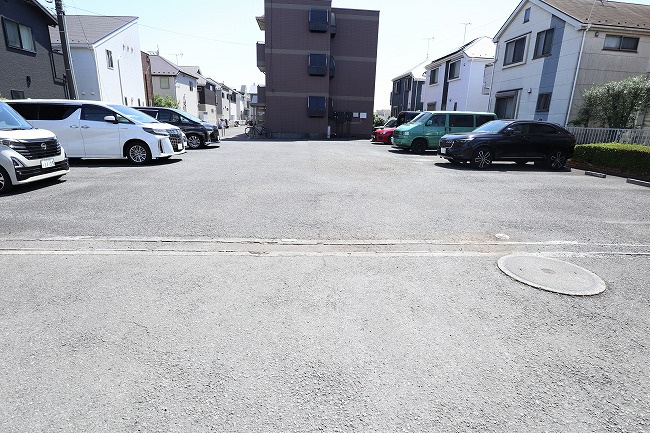 メゾン藤の駐車場