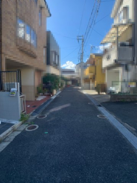 寝屋川市高柳5丁目　中古戸建の前面道路含む現地写真