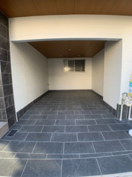 寝屋川市高柳5丁目　中古戸建の駐車場