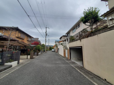 【前面道路含む現地写真】 | 亀岡　南つつじヶ丘大葉台一丁目　一戸建