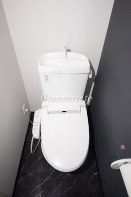 【トイレ】 | LROCKS | ☆温水洗浄便座完備のトイレ☆
