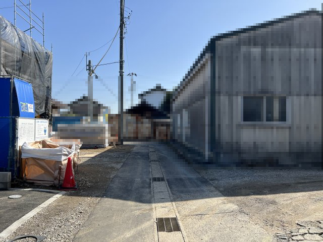 碧南市西山町Ⅴ新築戸建　6号棟の前面道路含む現地写真|碧南市西山町Ⅴ新築戸建前面道路写真です。南東側公道約2.42ｍ