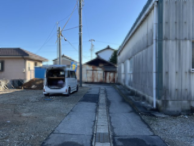 碧南市西山町Ⅴ新築戸建　6号棟の前面道路含む現地写真|碧南市西山町Ⅴ新築戸建前面道路写真です。南東側公道約2.42ｍ