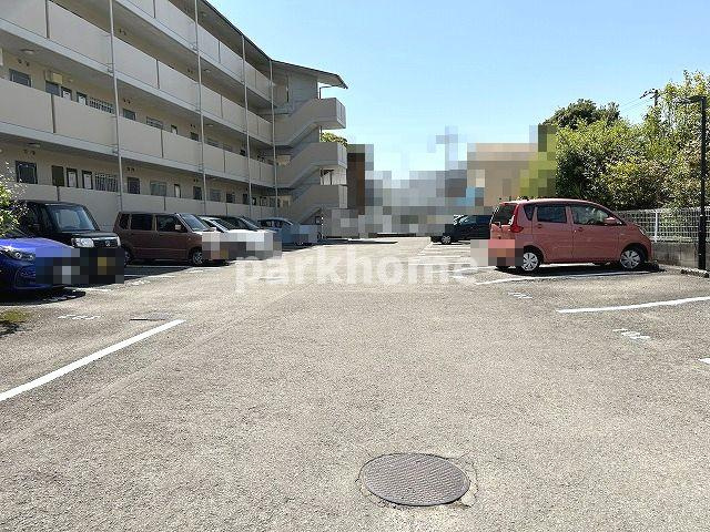 リヤンフォート・横浜の駐車場|車をお持ちの方に嬉しい駐車場付きの物件です