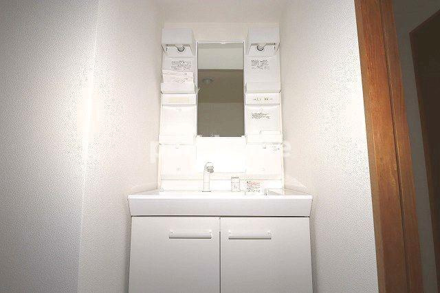 リヤンフォート・横浜の独立洗面台|独立洗面台で身支度をすべて済ませてしまいましょう
※設備が若干異なる場合がございます