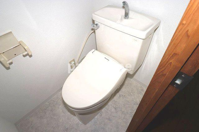 リヤンフォート・横浜のトイレ|コンパクトで使いやすいトイレです
※設備が若干異なる場合がございます