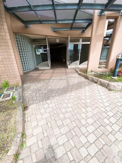 大阪市此花区酉島４丁目の賃貸マンションのエントランス