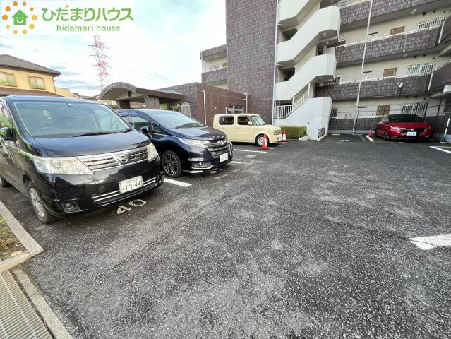 ミューアダマスグランテの駐車場