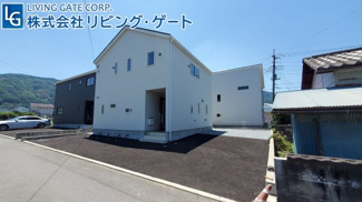 【外観】 | 芦川駅徒歩2分の立地　閑静な住宅街　1号棟敷地面積208.99㎡　建物完成済