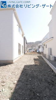 【周辺】 | 建物の南側。