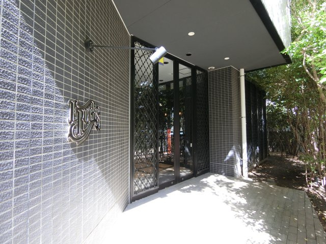 LROCKS [ロックス]のエントランス