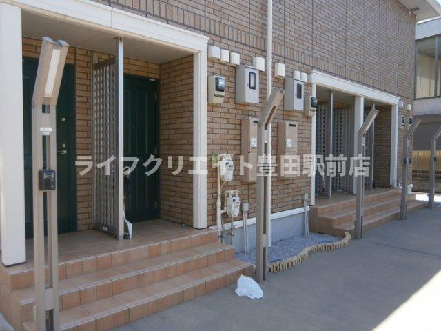 ローズコート新町のエントランス