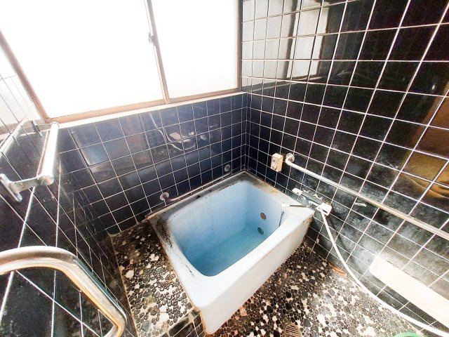 綾川町羽床上売戸建の浴室