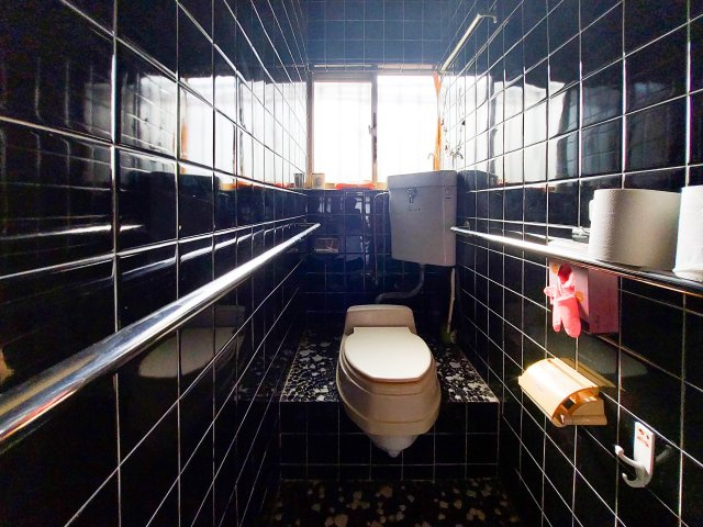 綾川町羽床上売戸建のトイレ