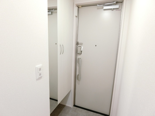 【玄関】ル　プティシャトー広瀬橋