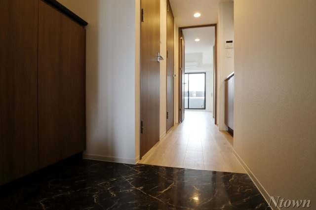 【玄関】 | S-RESIDENCE鶴舞駅前 | 明るい玄関です