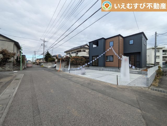 Livele Garden.S　深谷市緑ケ丘第4の前面道路含む現地写真|安心の広々6ｍ前面道路
6ｍの前面道路はお車の駐車が楽々！すれ違える広さが確保されています♪