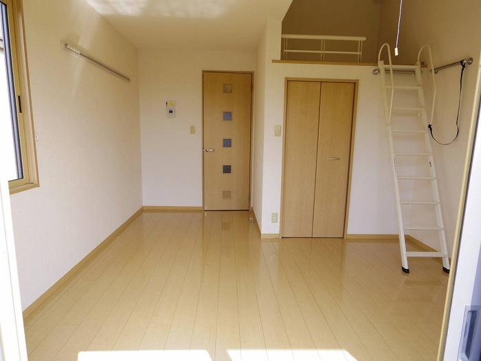 ディアコートヒルズの居間・リビング|居室（エアコン・室内物干し付き）