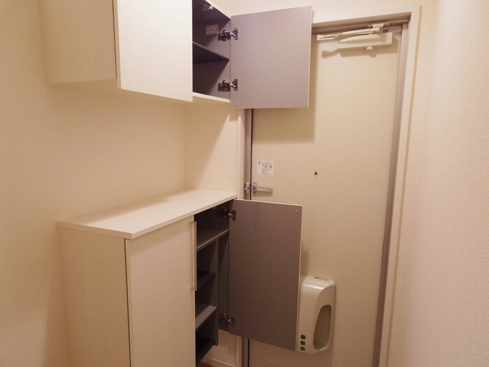 モダンコート Dの玄関|シューズＢＯＸ