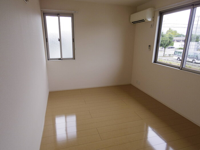 モダンコート Dの寝室|洋室（エアコン付き）