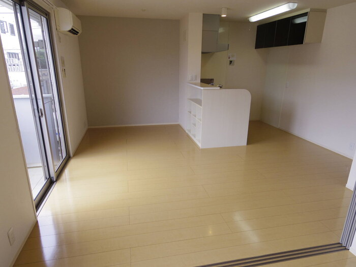 モダンコート Dの居間・リビング|リビング（エアコン付）