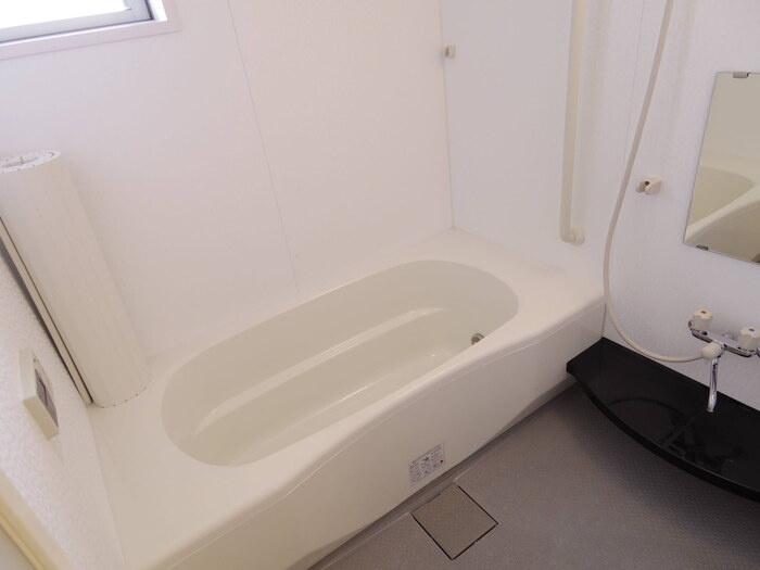 モダンコート Dの浴室|1坪タイプユニットバス（小窓付）