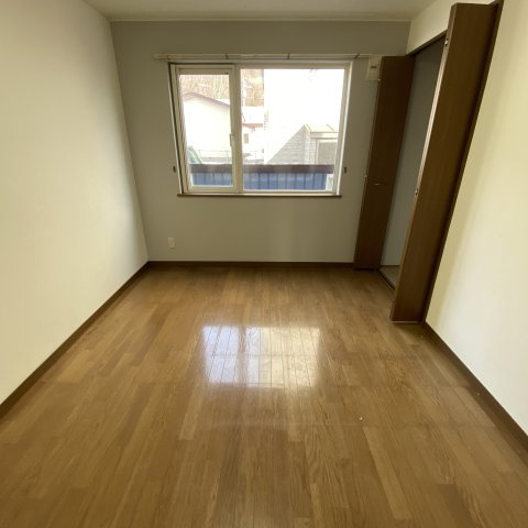 コーポプリムラの洋室|明るい洋室です