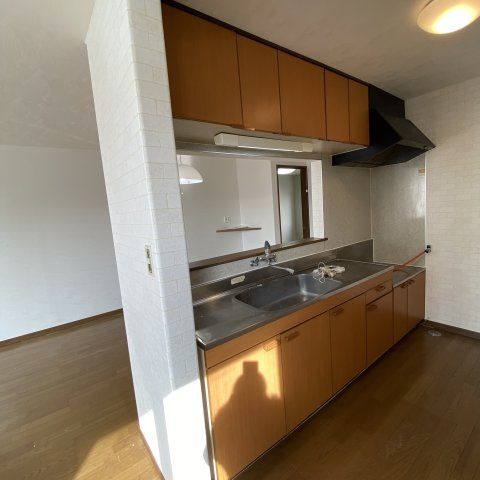 コーポプリムラのキッチン|コンパクトなキッチンで掃除もラクラク