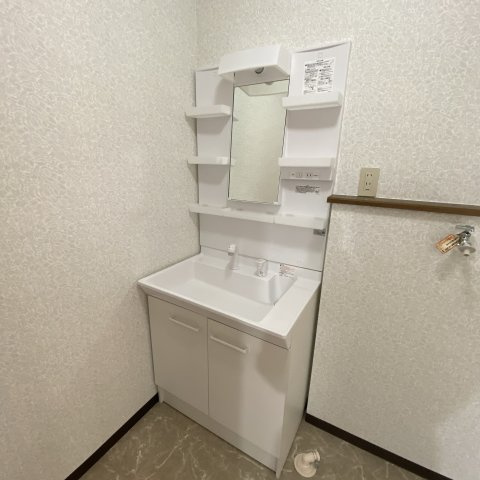 コーポプリムラの洗面所|スペースが確保できる洗面所です