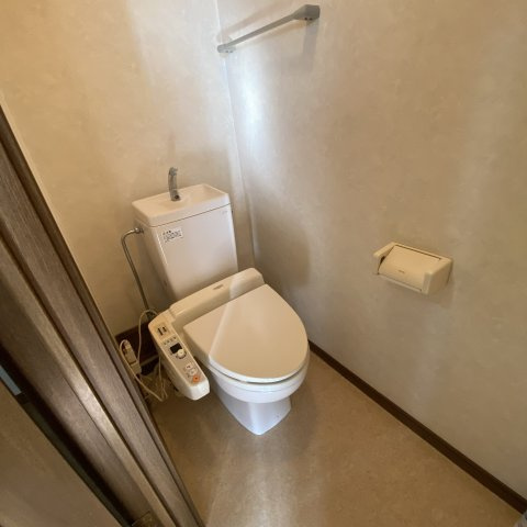 コーポプリムラのトイレ|ゆったりとした空間のトイレです