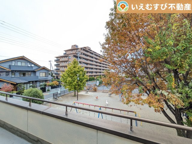 熊谷市銀座2丁目　中古戸建の展望|近くに高い建物が無く開放感のある展望
バルコニーからの展望も開けていて閑静な住宅地が望めます。日当りも良いですね♪