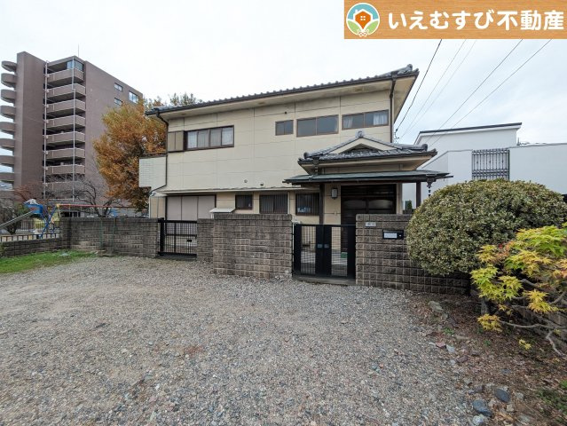 熊谷市銀座2丁目　中古戸建の外観|落ち着いた色合いの外観！
敷地も建物も広々しています。便利な立地！人気のエリア♪