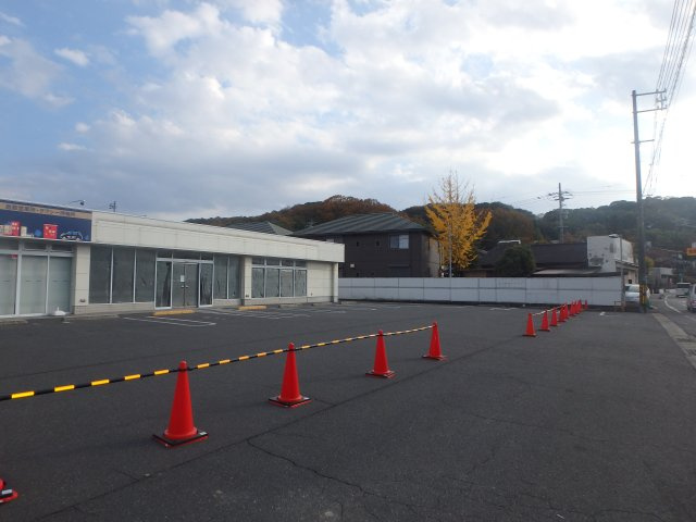 東町テナント　コンビニ跡の駐車場