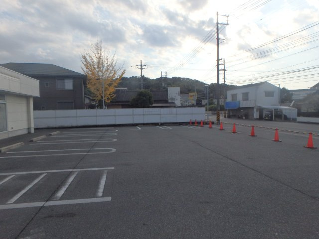 東町テナント　コンビニ跡の駐車場