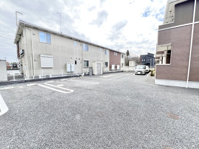 クレセントムーンの駐車場