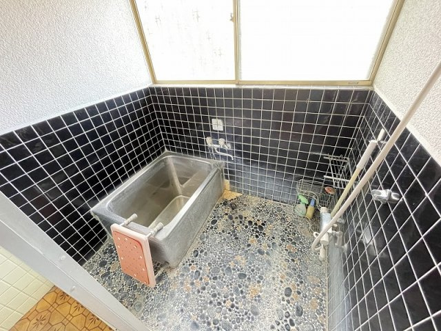 各務原市尾崎北町７丁目の浴室