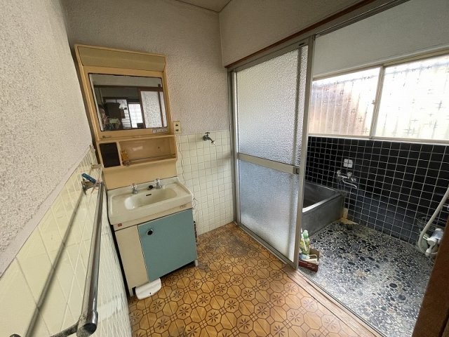 各務原市尾崎北町７丁目の独立洗面台