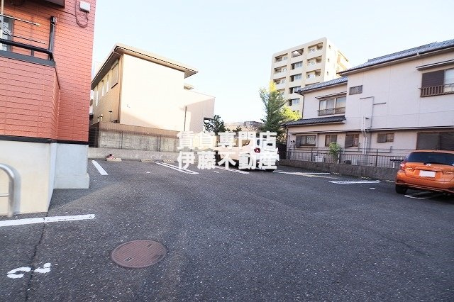 Y’sハイツの駐車場