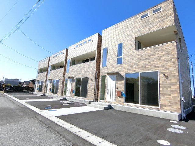 DOTOWN HOUSE By The Seaの外観|右から３棟目