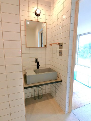 DOTOWN HOUSE By The Seaの独立洗面台