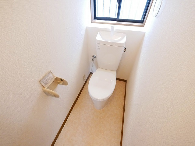 法蓮町戸建のトイレ