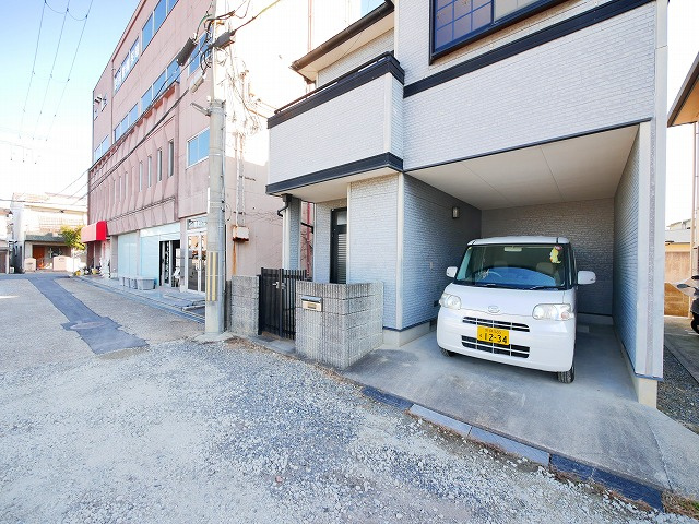 法蓮町戸建の駐車場