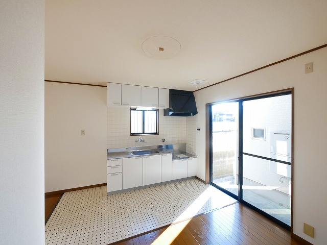法蓮町戸建の居間・リビング