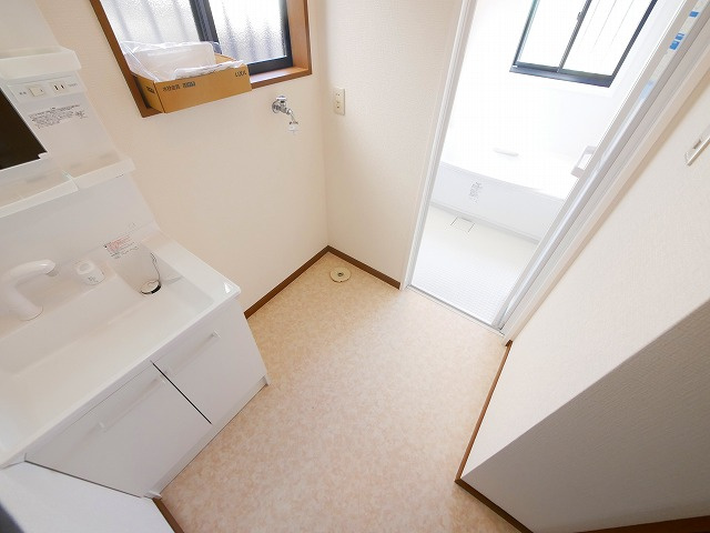 法蓮町戸建の洗面所