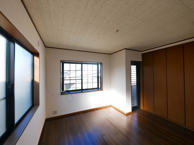 法蓮町戸建の洋室
