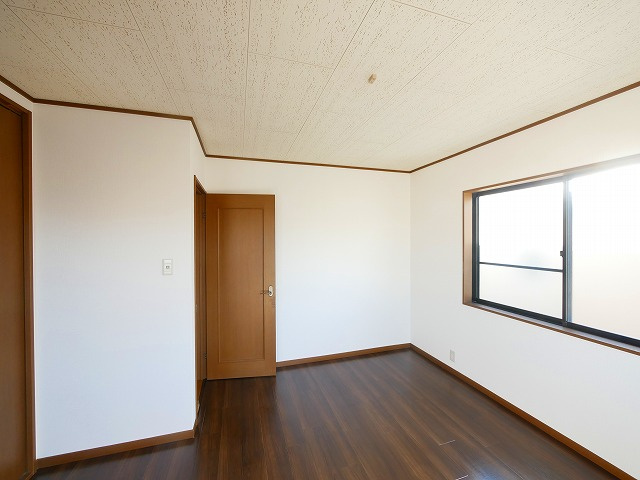 法蓮町戸建の洋室